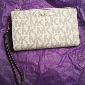 Authentic Michael Kors Wristlet